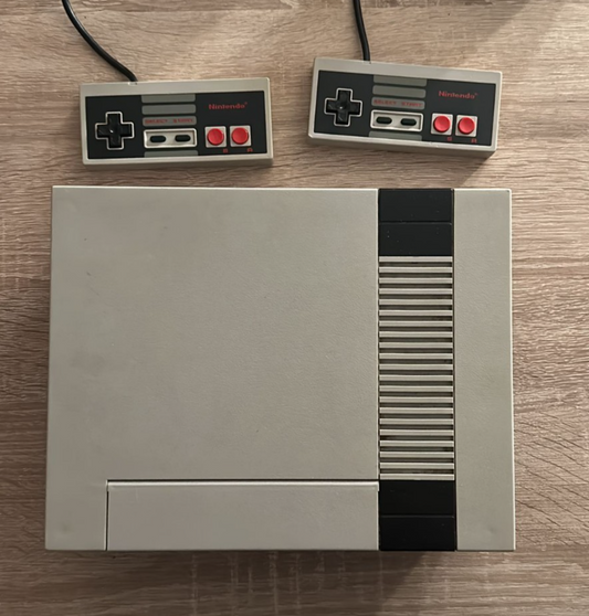 Nintendo Entertainment System (NES) Konsole + 2 Controller
