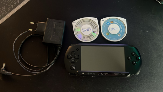 Sony PlayStation Portable Street (PSP-E1004) + 2 Spiele